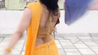 Pehli Baar barish Me Video banai Hai trending tiktok monikamishra reels youtubeshorts shorts-ZleuerT-hFc-1080pp-1702195602.
