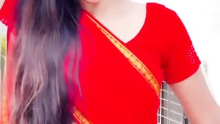 Chupata kiw hai bata de dilbar song pe reels Sanchita Basu-VQFFse4PoGA-1080pp-1702195325.