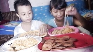Eating spicy canton and chicken loaf..