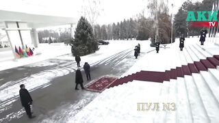 У Лукашенка не завелась машина - прийшов на саміт у Бішкеку пішки