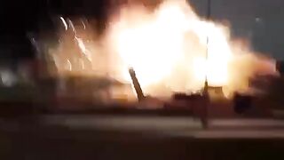 Веселий ранок у Москві: потужні вибухи у ТЦ Хімки