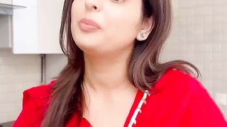 Biwi ko pata hai apni baat kaise manwani hai ???? #sajidshahid #ashortaday #husbandwifecomedy #funny.