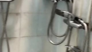 В коммуналке Одессы соседи сделали 5 КРАНОВ в раковине #trending #tiktok #new