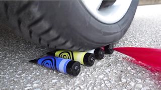 Esmagando coisas crocantes e macias de carro! CARRO EXPERIMENTAL vs CONES DE GELADO