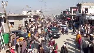 کیا ان  سبکو قیمہ نان بریانی اور قورمہ کی لالچ دے کر لایا گیا ہے ؟؟#viral #ImranKhan #youtube