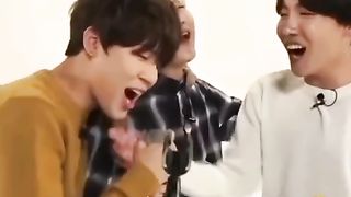 Reaksi Suga saat Park Jimin salah lirik