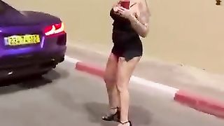 How to pickup a girl with supercar.