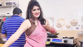 Kitchen se free hone ki khushi me ????????-H4zFk8LghIw-720p-1702316694.