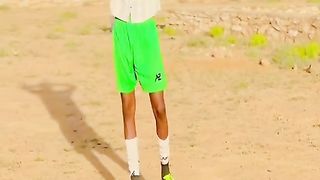 The tallest football player alive ????????