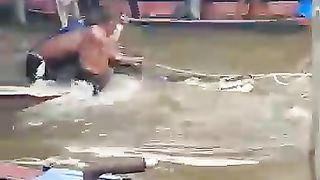 BUAYA DI TANGKAP OLEH WARGA