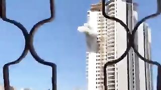 A Palestinian missile hits a building in Tel Aviv