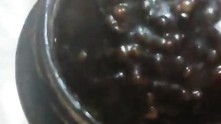 عسل النحل طبيعي مع غداء الملكات Natural honey with queen leaders