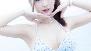 Cute and biutifull woman on the beach