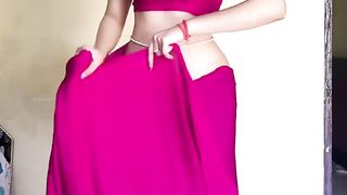 Saree draping with a trick #trending #fashion #fashionsaree #bollywood #womensclothing #saree.