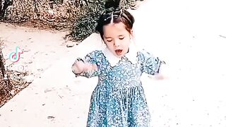 This Little girl can dance