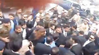 شیر افضل خان مروت کو لاہور ہائی کورٹ سے گرفتار کر لیا گیا1 2