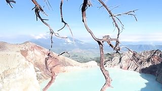 a beauty in Indonesia (kawah ijen)