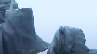 НА  КАКВО Е СИМВОЛ МОЧА  ?