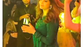 Green vibes only???? Neelam Muneer #shorts #Khumar.