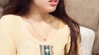 dekhte hi tu humko pasand a gai.