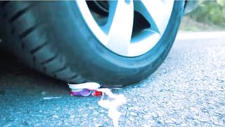 Esmagando Crocante e amp; Coisas macias de carro! CARRO EXPERIMENTAL VS M&M
