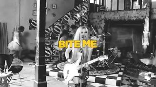 Avril Lavigne - Bite Me (Behind The Scenes Video)