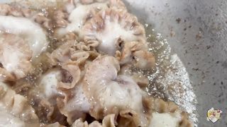 CHICHARON GINABOT na _Niluto sa Sariling MANTIKA_ sa BACKYARD ng @TeamCanlasTV _ Crispy LAMAN LOOB!