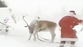 Le père Noël arrive ho ho ho il
