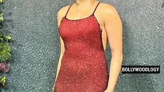 - Urvashi Rautela kiske saath shaadi karni chahiye_ _ Bollywoodlogy _ Honey Singh Songs-Rj-5knDjtDE-720p-1702731842 (1).