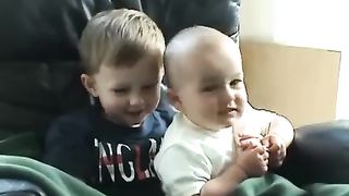 Charlie bit my finger! ORIGINAL