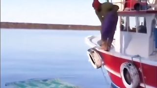 Fatigué de resté dans le ⛴ bateau
