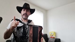 This beautiful Serra Darga tune is very well played by João Cerquido.