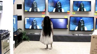 Rings (2017) - TV Store Prank