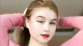 Awas kalian Bisa Tergoda Lihat Cewek Lakukan Ini.