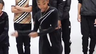 See this cute girl dance ????????????