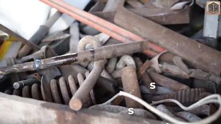 Forging a Rusted Drill Bit into a 24K GOLD Plated KUNAI_3.