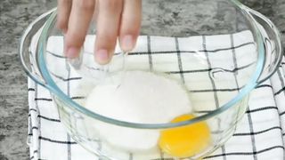 Make this beautiful and delicious cake ! Without an oven just fry