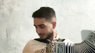 Appreciate this fabulous artist playing so well.