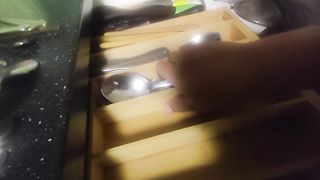 tidy up the spoon holder