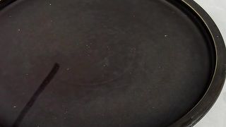 涧影见藤竹，潭香闻芰荷。