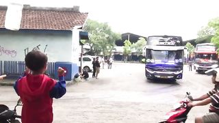 Bus Full telolet basuri