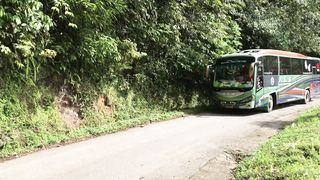 Bus jalan terjal