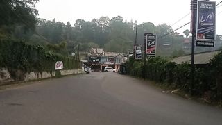 Nunggu bus telolet lewat