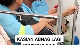 Kasian Abang lagi gendong bayi
