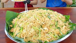 Fried Indomie mixed with shrimp, very delicious