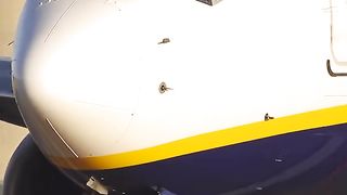 Boeing 737 taxi