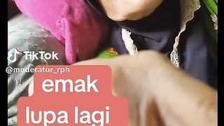 Emak lupa dah...
