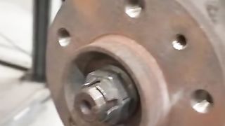 ¡No olvides limpiar el cubo de rueda! #Shorts #frenos #brakes #rotors #brakepads #diskbrake