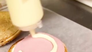 ОЛИВЬЕ бургер сделали в Беларуси #trending #top #new #tiktok