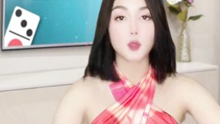 Apa tuh yang nongol di perut???